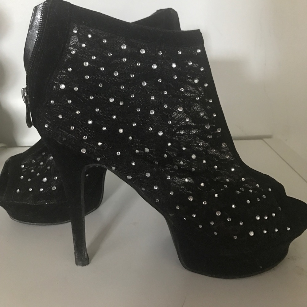 ⚡️REDUCED ⚡️Black lace peep toe heels